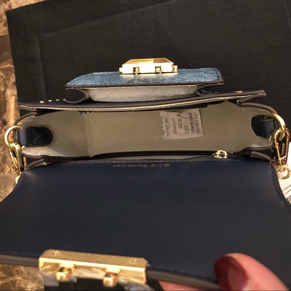 NWT-BCBGeneration TRISTAN~4-in-1~CONVERTIBLE Bag-Gold Chain & Faux Leather Strap - Picture 7 of 9